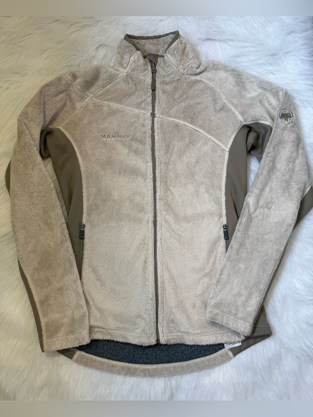 Mammut Fuzzy Jacket 🤍